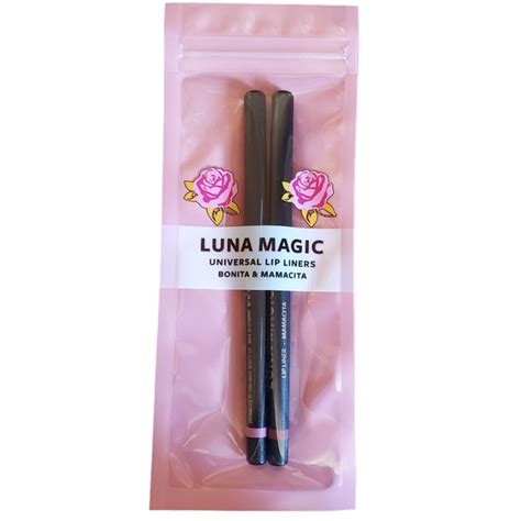 Get a trend-setting look with Luna magic lip duo in bonita and mamacita